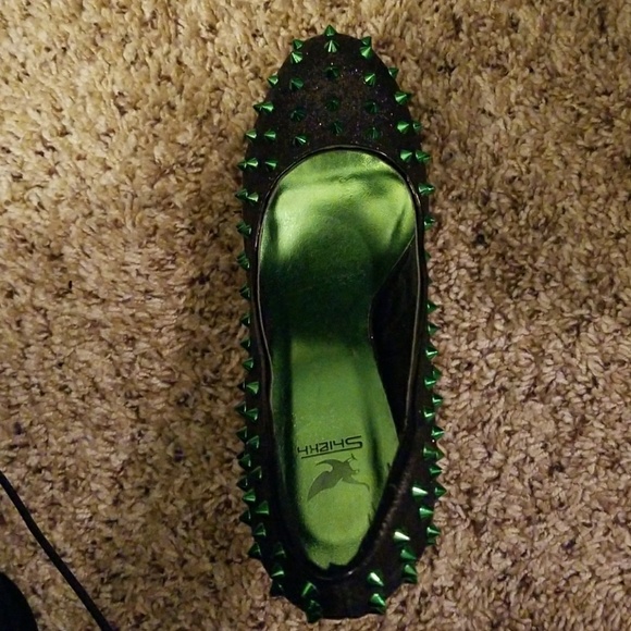 Shoes - Picture 4 of 4